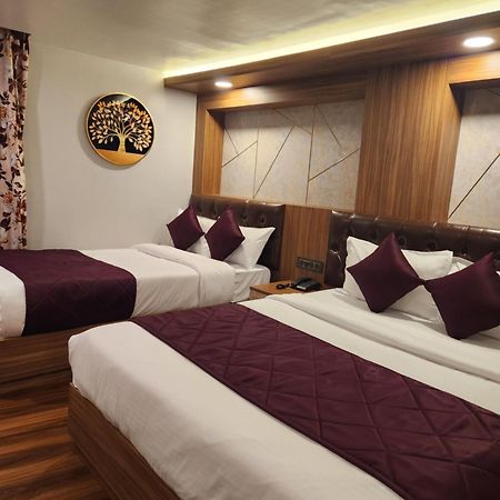 Luxury Stay At Hotel Broadway Boutique Mall Road Chowrasta Near Mahakal Temple Darjeeling  Exterior foto