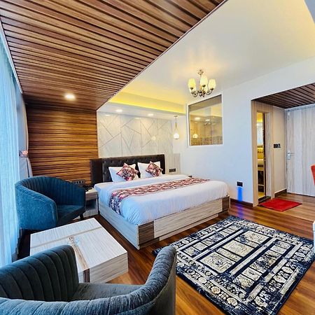 Luxury Stay At Hotel Broadway Boutique Mall Road Chowrasta Near Mahakal Temple Darjeeling  Exterior foto